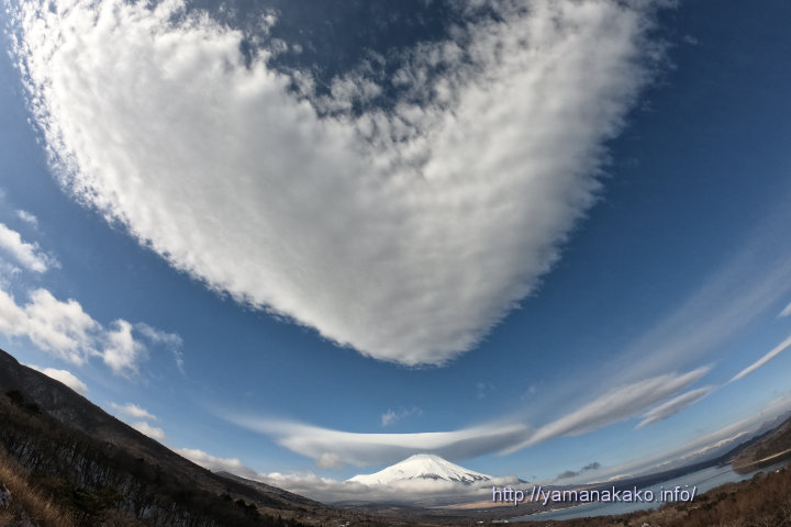 富士山にかかる笠雲と吊し雲 山中湖観光情報気まぐれブログ