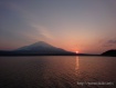 霞んでいたのでまん丸の太陽が沈む様子が見られました。 17年3月19日撮影