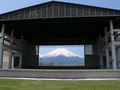 山中湖シアターひびきを通し富士山を望む