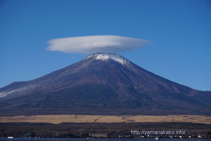 富士山にかかる笠雲 | 山中湖観光情報気まぐれブログ