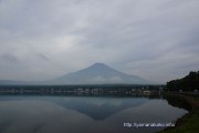 曇り空の富士山