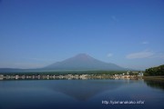 霞んでいますが富士山全景