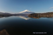朝の富士山は上空から