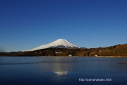 氷に空いた丸い穴