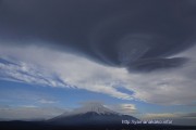 富士山にかかる笠雲と吊し雲