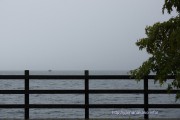 雨に煙る山中湖