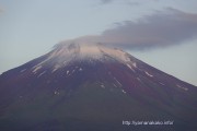 こんな時期に冠雪した富士山