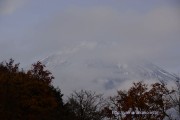 薄雲の向こうに富士山