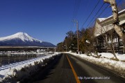 走行面に雪はありませんが道幅狭いです