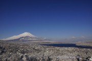 青と白の中、富士山