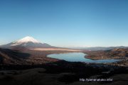 明神山より望む山中湖と富士山
