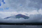 笠雲を被った富士山