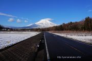 花の都公園県道から見た富士山