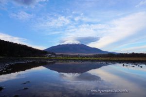 笠雲の逆さ富士