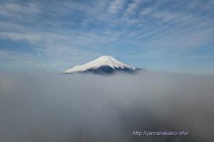 雲海に浮かぶ富士山