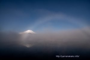 白虹がかかる富士山