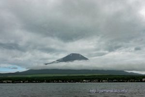 雨中の富士山