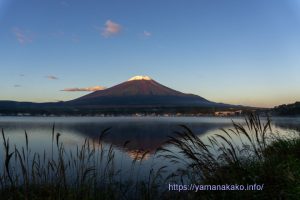 富士山初冠雪