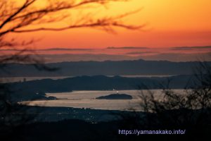 三国峠から見る江ノ島