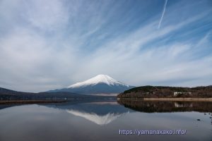 平野湖畔から逆さ富士