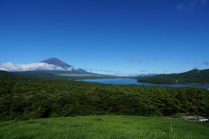 パノラマ台から山中湖と富士山