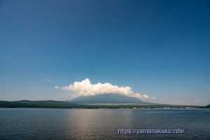 雲を被った富士山
