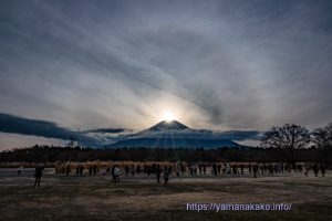 光輪と後光で神々しい富士山