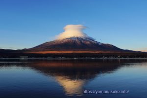 笠雲のかかる富士山
