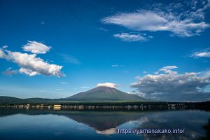 青空と白い雲そして富士山