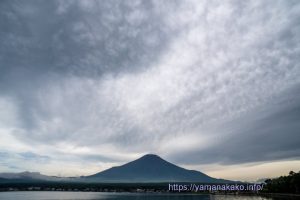 曇り空だけど富士山