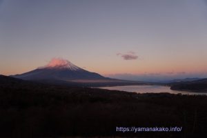 パノラマ台から見た富士山と山中湖