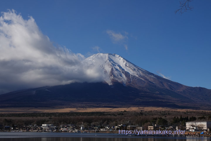 半分見えた富士山