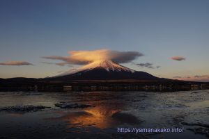 富士山は笠雲を被ってました