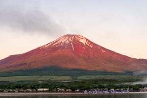 ちょっぴり赤く染まった富士山
