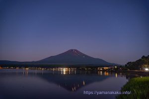 富士山の山小屋の灯り