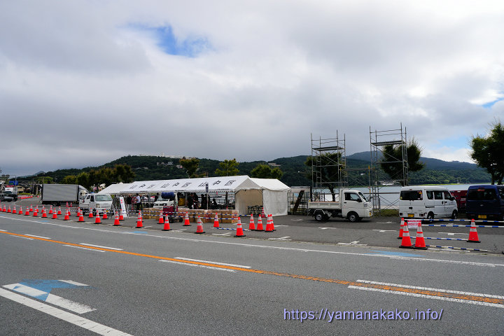 報湖祭準備中