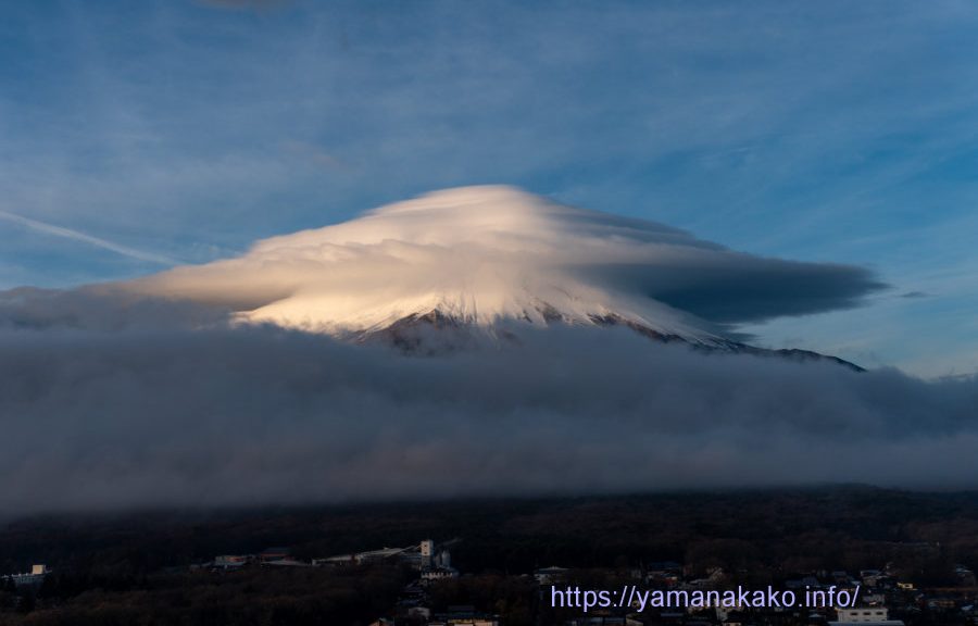 笠雲被った富士山