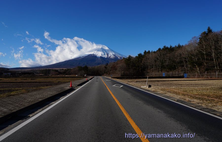 富士山に向かう道