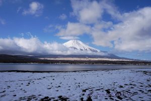 雲間から見えた富士山