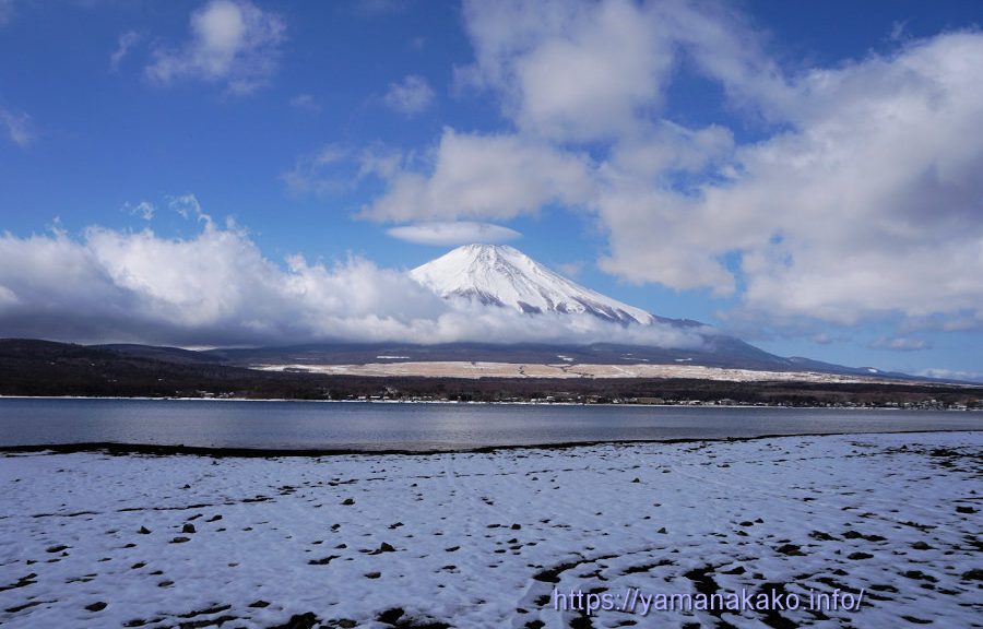 雲間から見えた富士山