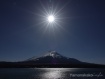 銀色に輝く富士山が見られました。 22年3月15日撮影