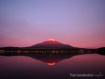 久しぶりに朝からきれいに赤く染まった富士山が見られました。 22年6月13日撮影
