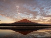 陰影のくっきりした富士山が見られました 25年10月18日撮影