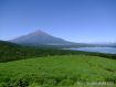 富士山の雪も減り、草原が濃い緑色になりました。 09年7月16日撮影